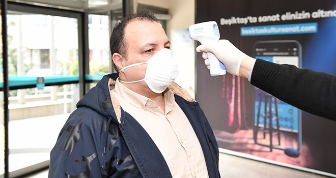 Vatandaşların ateşini ölçüyorlar