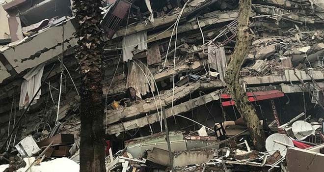 Kahramanmaraş’ta 7.6'lık ikinci deprem! Hasarlı binalar da yıkıldı!
