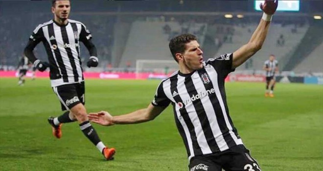 Kara Kartal rota Mario Gomez