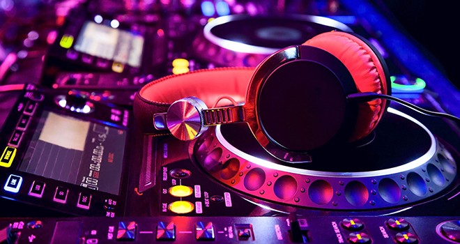 En iyi İngilizce şarkı cover'ları Radyo Beşiktaş'ta!