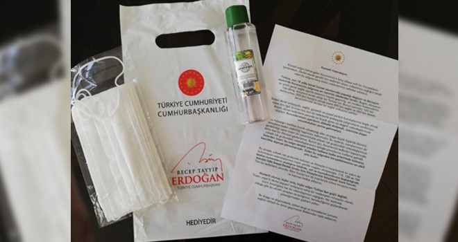 Kaymakamlık'tan vatandaşlara kolonya ve koruyucu maske dağıtımı