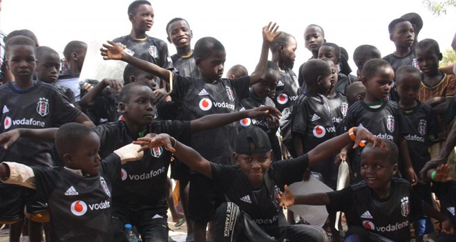 Nijer’deki çocukların Beşiktaş sevinci