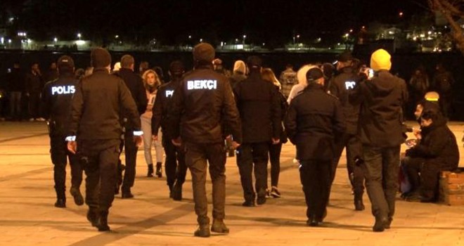 Beşiktaş Emniyeti'nden çiçekçi, seyyar satıcı, dilencilere yönelik denetim