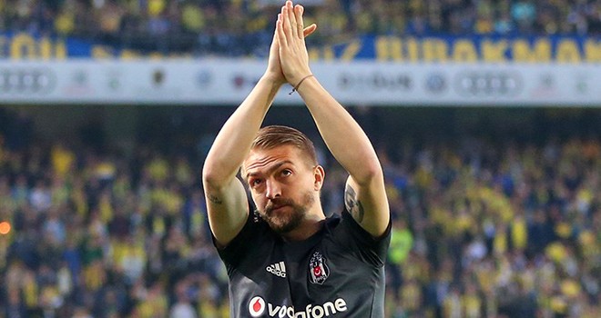 Sergen Yalçın Caner'i bırakmıyor