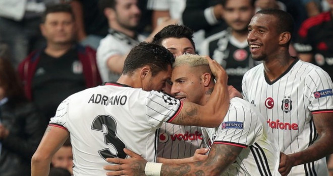 Beşiktaş'ta ilk ayrılık sinyali Adriano'dan