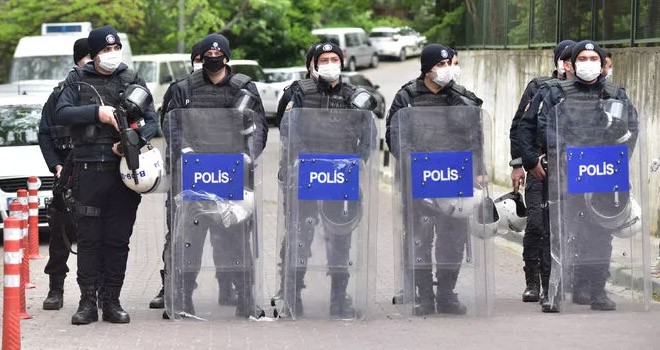 Beşiktaş'ta 13 kişi gözaltına alındı