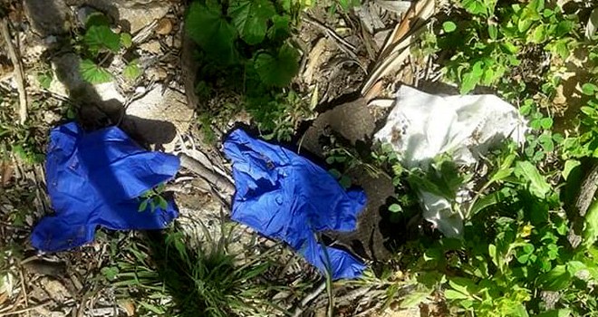 Sokağa atılan maske ve eldivenler tehlike saçıyor