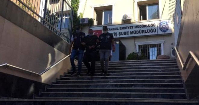 Otomobillerin ön konsol ekranı ve teyplerini çalan şüpheli yakalandı