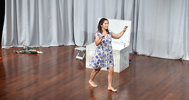 Beşiktaş'ta ‘Bir Kadın Uyanıyor’ tiyatro oyunu sahnelendi!