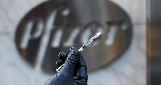 Pfizer’ın Covid-19 aşısını olan sağlık çalışanları fenalaştı
