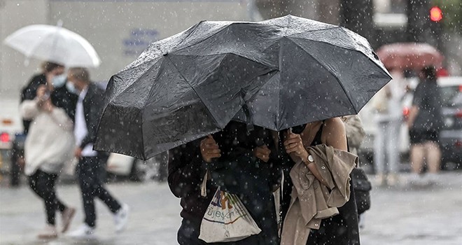 AKOM'dan İstanbul'a uyarı! Gök gürültülü sağanak yağmur