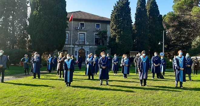 Akademisyenler rektörlüğe sırtını döndü