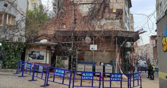 Ortaköy'de otopark görevlisi ölümden saniyelerle kurtuldu