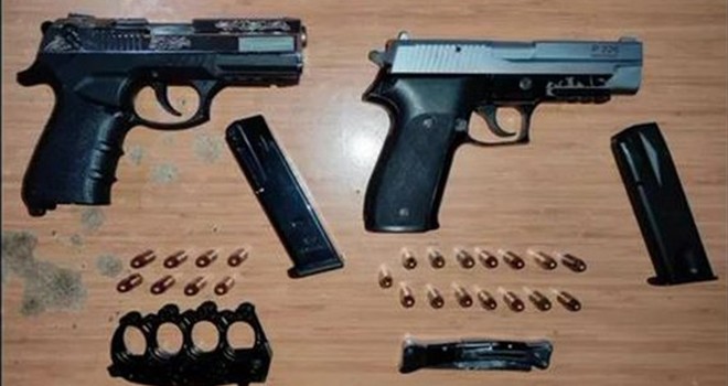 Suikaste dakikalar kala silahlarla yakalandılar