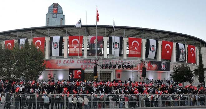 Beşiktaş JK ve taraftarlar Cumhuriyeti coşkuyla kutladı!