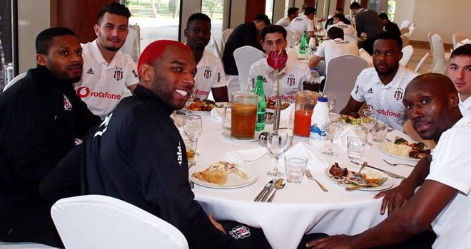 Kartallar barbekü partisinde