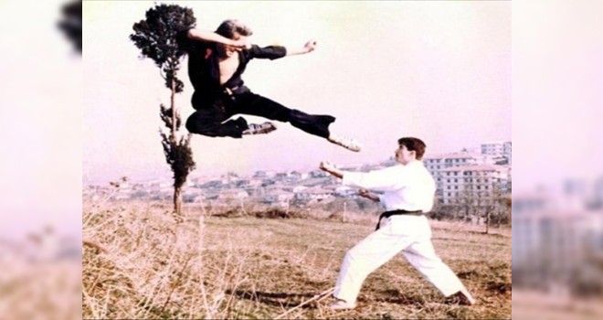 Cüneyt Arkın'dan eski Levent paylaşımı