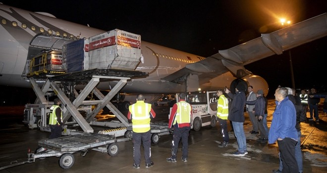 Yurt dışında kullanılan oyları taşıyan uçak Ankara’ya indi!