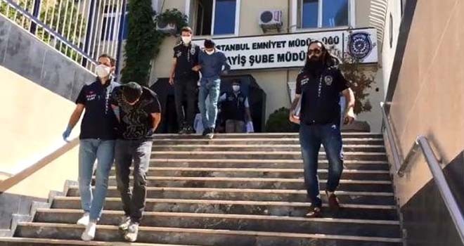 Evleri soyup otomobilleri çaldılar