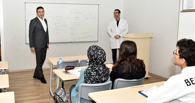 Başkan Akpolat'tan öğretmenlere özel hediye paketi