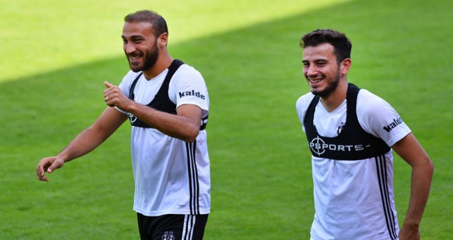 Cenk Tosun takımla beraber hazırlıklarına başladı