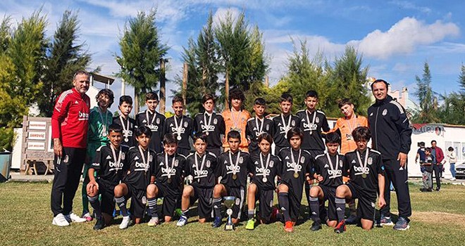 Beşiktaş U-13 Takımı, gümüş kupanın sahibi oldu