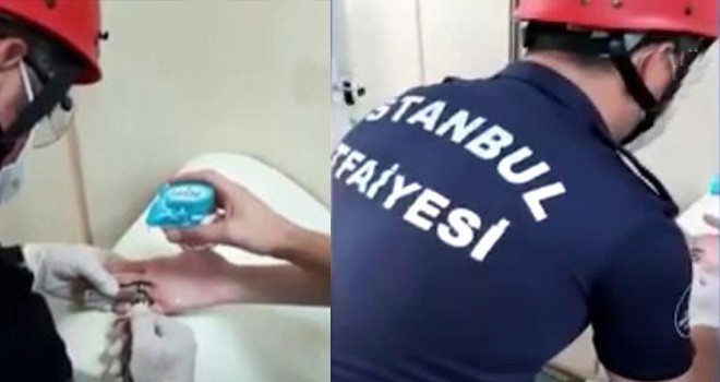 Yüzük parmağına sıkışınca itfaiyeyi çağırdı