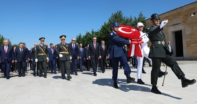 Cumhurbaşkanı Erdoğan, 30 Ağustos Zafer Bayramı’nın 101. yılında Atatürk'ün huzuruna çıktı