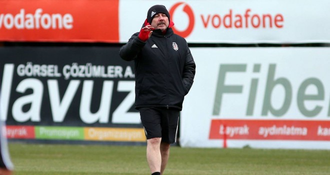 Siyah-beyazlılar genç oyuncuların peşinde