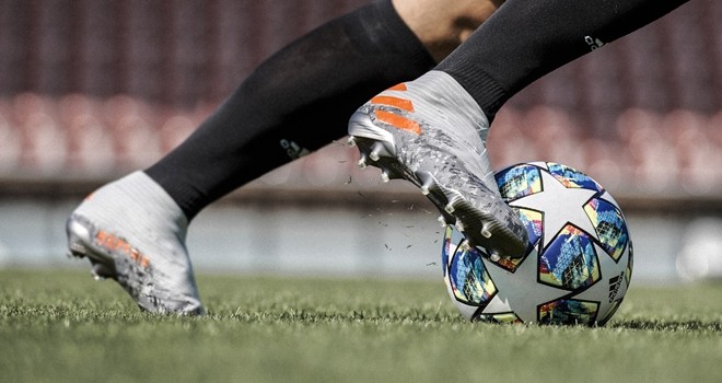 adidas’tan kramponlara kamuflaj stili