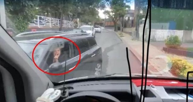 Beşiktaş'ta ambulansa yol vermeyen lüks araçtaki sürücüye Bakan Koca'dan tepki