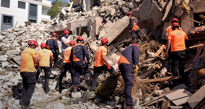 Beşiktaş Belediyesi, AFAD, İBB, İMOB, İZEV, TAP, Dağ Arama Kurtarma ekibi ve Köpekli Arama Kurtarma Derneği iş birliğiyle deprem tatbikatı!