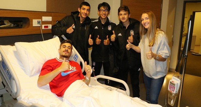 Beşiktaş Futbol Akademi’den Dorukhan Toköz’e ziyaret