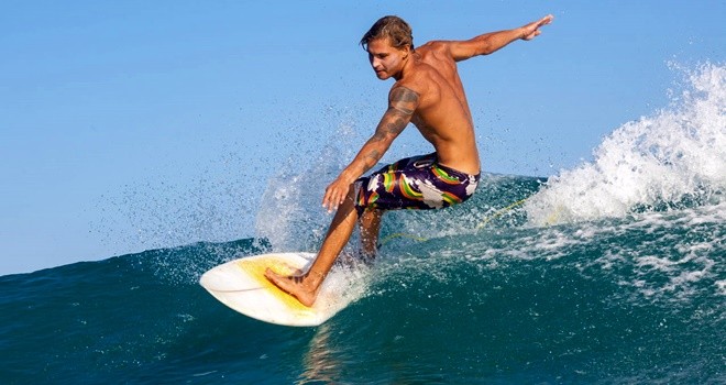 Dalgalara meydan okuyan su sporu “Sörf”