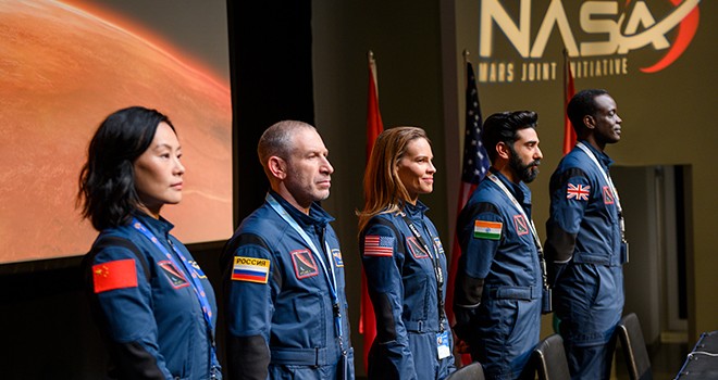 İnılmaz başarılar ve fedakarlıkların öyküsü Away