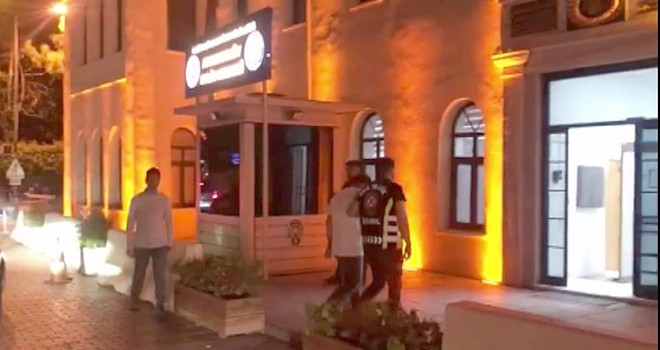 Beşiktaş'ta değnekçilik yapan şahıs sivil polislere yakalandı!