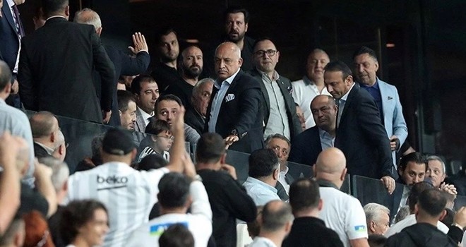 Beşiktaş-Lugano maçında tepkiler sonrası TFF Başkanı Mehmet Büyükekşi stadyumdan ayrıldı!