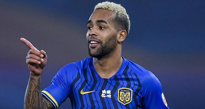 Alex Teixeira siyah-beyazlı formayı sırtına geçirecek