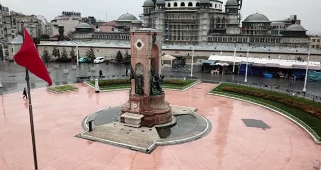 İstanbul'da meydanlar bomboş