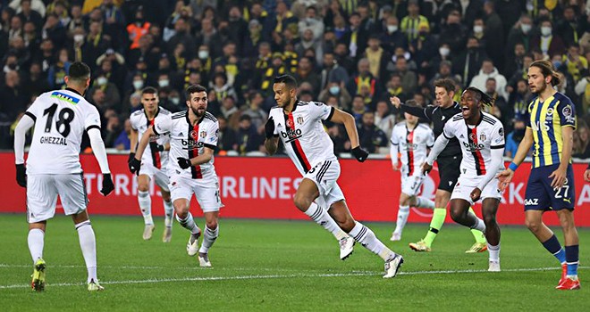 Spor yazarları Fenerbahçe-Beşiktaş maçını değerlendirdi! Beşiktaş'taki son durumları yorumladılar!..