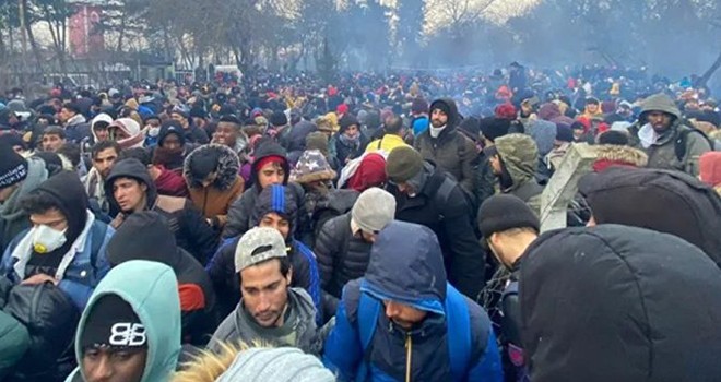 On binlerce göçmen Türkiye'den ayrıldı