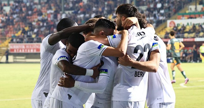 Siyah-beyazlı futbolculardan açıklamalar! Üzgünüz