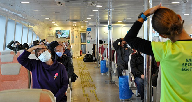 İstanbullular güne vapurda egzersizle başlıyor