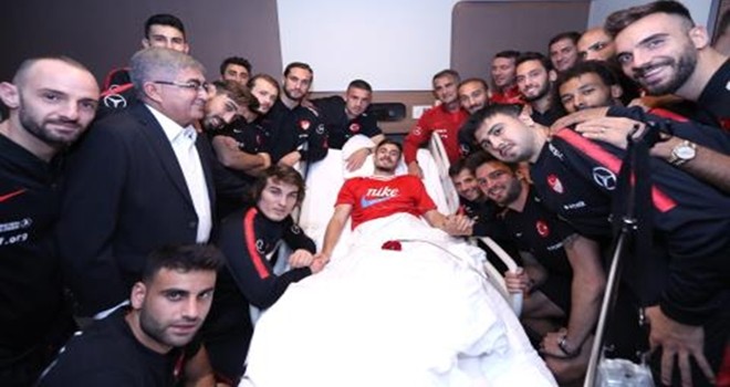 A Milli Takım Dorukhan'ı yalnız bırakmadı