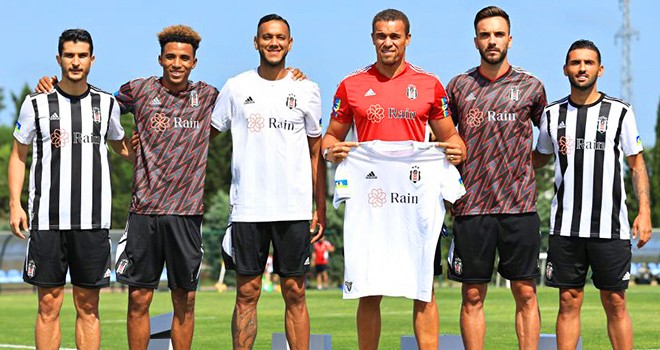 Beşiktaş'ta yeni sezon formaları tanıtıldı
