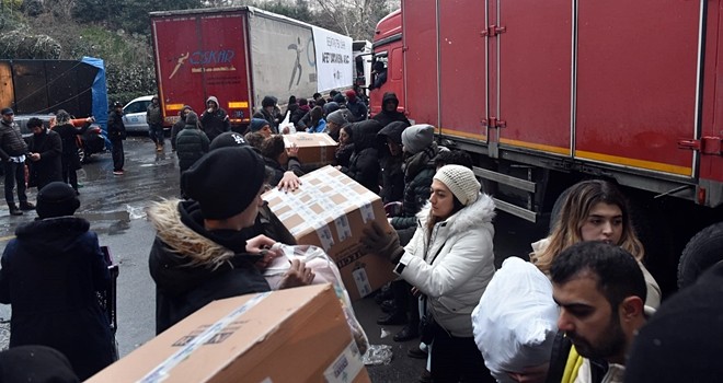 ÖZEL HABER: Beşiktaşlılar deprem bölgesinde!