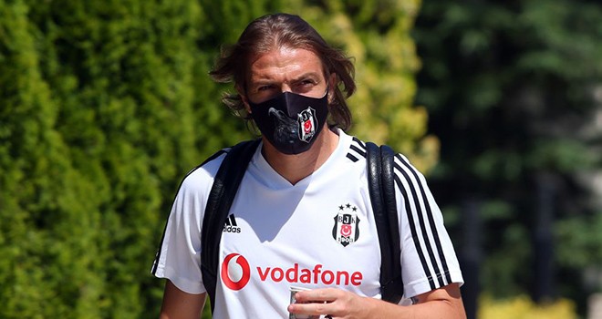 Beşiktaş'ın yeni sözleşme teklif ettiği Caner kararını açıkladı