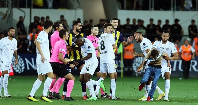 Beşiktaşlı futbolculardan takım arkadaşları Josef de Souza'ya destek!