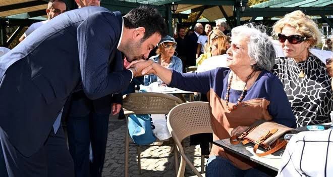 ÖZEL HABER: Beşiktaş Belediye Başkanı Rıza Akpolat’tan anneler günü sürprizi! Genç başkan, tekne turuna davet etti.