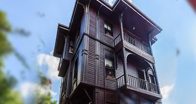 Arnavutköy'deki tarihi köşke büyük ilgi